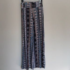Sho Sho women wide straight leg multiple pattern Pants.